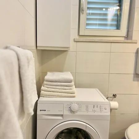 Apartment Versus Mlini