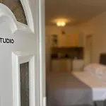 Apartman Versus