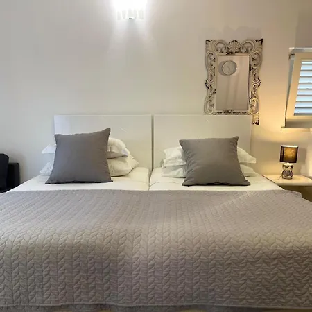 Apartman Versus *